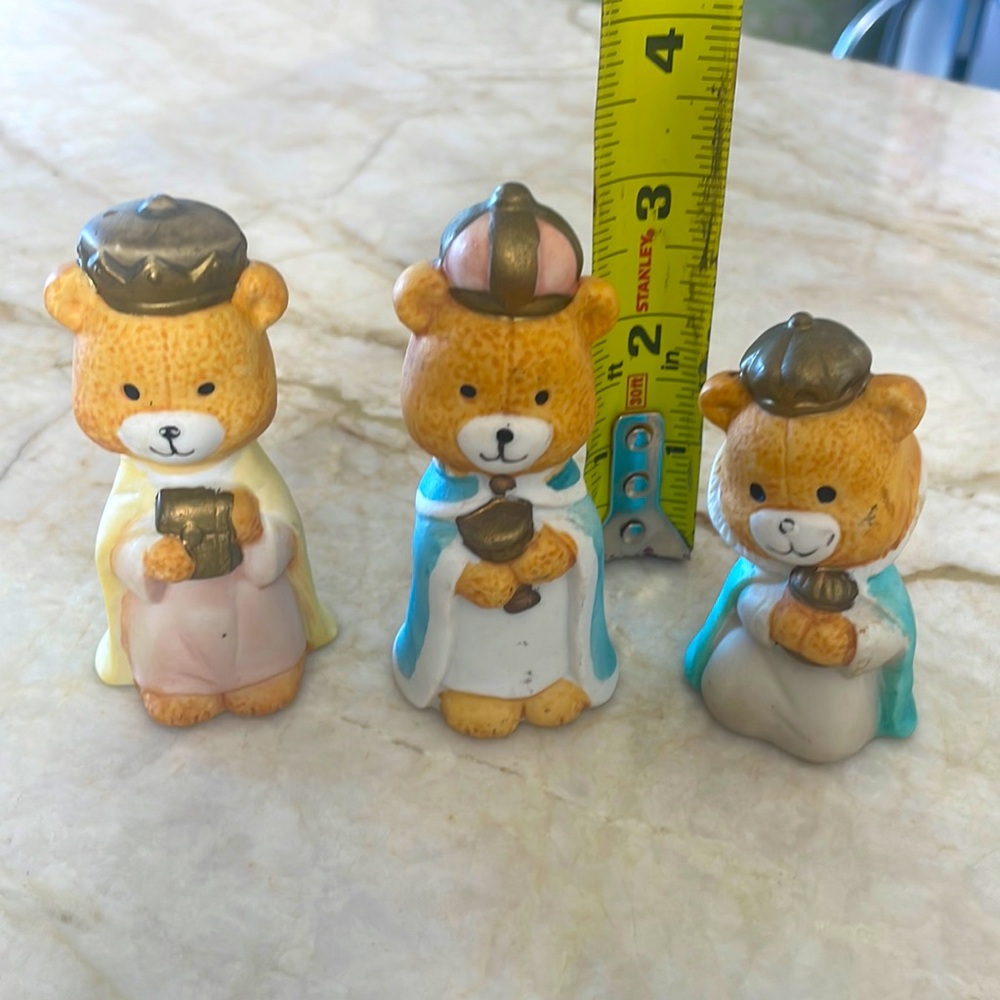 Collectors, porcelain bear, wisemen for a nativity nativity scene Christmas